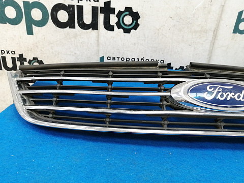 Фотография детали AA025795; Решетка радиатора (7S71-8200-B) для Ford Mondeo/БУ; Оригинал; Р1, Мелкий дефект; . Фото номер 5