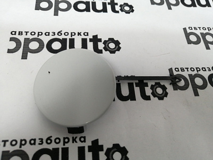 AA045661; Заглушка букс. крюка переднего бампера (8K0 807 241 C) для Audi A4 B8/БУ; Оригинал; Р1, Мелкий дефект; 