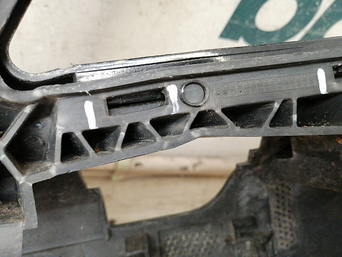 Фотография детали AA040770; Бампер передний AMG; под паркт.; под омыват. (A2128853525) для Mercedes-Benz E-klasse W212 S212/БУ; Оригинал; Р1, Мелкий дефект; . Фото номер 17