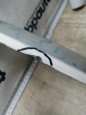 Фотография детали AA045834; Бампер передний; без паркт.; без омыват. (6400J511ZZ) для Mitsubishi Pajero Sport III рест. (2019-н.в.)/БУ; Оригинал; Р2, Удовлетворительное; . Фото номер 4