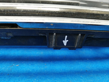 AA015547; Решетка радиатора (53114-60110) для Toyota Land Cruiser 200 рест. (2012 — 2015)/БУ; Оригинал; Р2, Удовлетворительное; 
