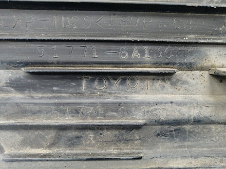 AA016181; Накладка подножки верхняя правая (51771-6A130) для Toyota Land Cruiser Prado/БУ; Оригинал; Р1, Мелкий дефект; 