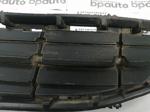 Фотография детали AA045558; Решетка переднего бампера правая (53127-42040) для Toyota Rav4 40 (2013 — 2015)/БУ; Оригинал; Р1, Мелкий дефект; . Фото номер 3