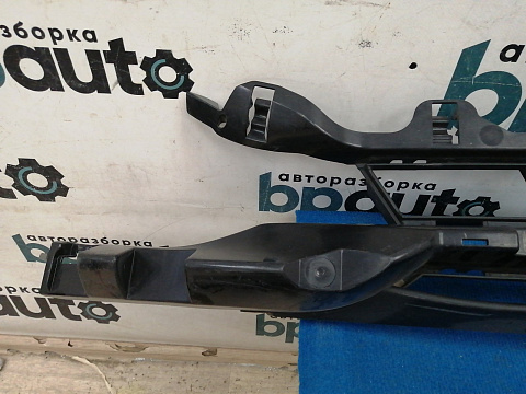 Фотография детали AA037765; Решетка переднего бампера центральная (51117263478) для BMW 3 серия F30 F31/БУ; Оригинал; Р1, Мелкий дефект; . Фото номер 4