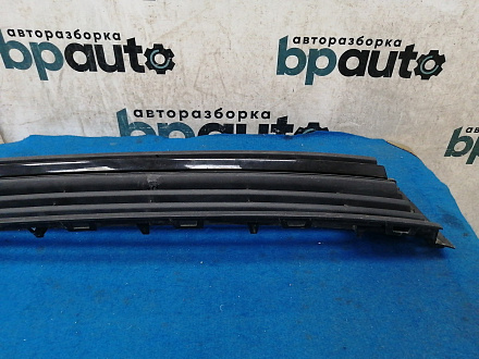 AA030534; Решетка переднего бампера (6RU853677C) для Volkswagen Polo V рест. Sedan (2015-2020)/БУ; Оригинал; Р1, Мелкий дефект; 