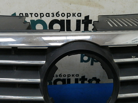AA028215; Решетка радиатора (3C0853651D) для Volkswagen Passat/БУ; Оригинал; Р2, Удовлетворительное; 