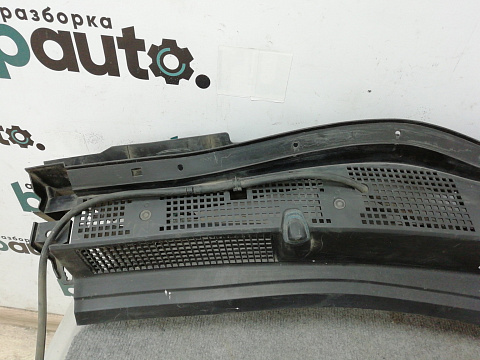 Фотография детали AA003567; Накладка под дворники правая, жабо (KD53-507P1) для Mazda CX-5/БУ; Оригинал; Р0, Хорошее; . Фото номер 2