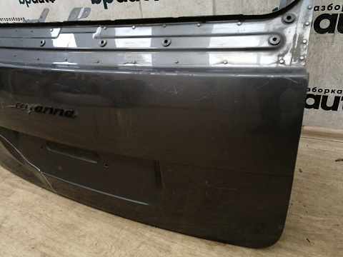 Фотография детали AA033938; Крышка багажника (95551201110GRV) для Porsche Cayenne 955 957/БУ; Оригинал; Р3, Под восстановление; . Фото номер 4