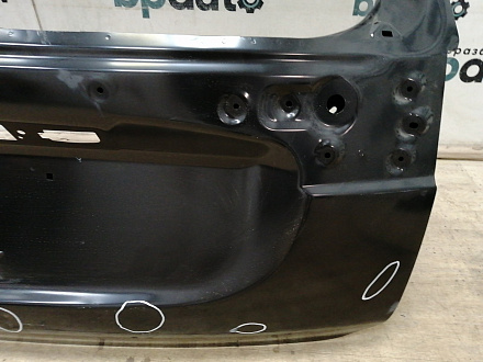 AA037278; Крышка багажника; под камер. (5801B818) для Mitsubishi Outlander/Нов с деф; Оригинал; Р1, Мелкий дефект; 
