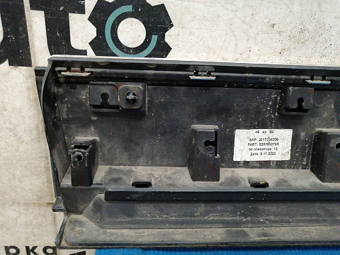 Фотография детали AA035524; Накладка на дверь задняя правая (828761923R) для Renault Arkana (2019-н.в.)/БУ; Оригинал; Р1, Мелкий дефект; . Фото номер 9