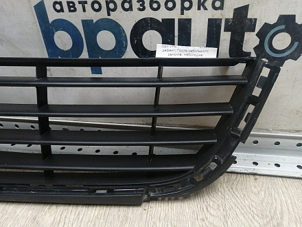 AA045113; Решетка переднего бампера (5K0853677) для Volkswagen Golf/БУ; Оригинал; Р1, Мелкий дефект;