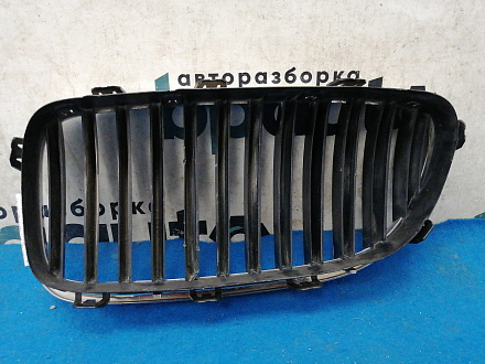 AA031462; Решетка радиатора правая, 12 перемычек (51137200728) для BMW 5 серия F10 F11/БУ; Оригинал; Р1, Мелкий дефект; 