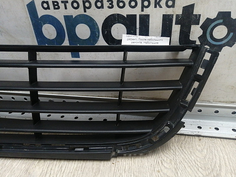 Фотография детали AA045113; Решетка переднего бампера (5K0853677) для Volkswagen Golf/БУ; Оригинал; Р1, Мелкий дефект; . Фото номер 5