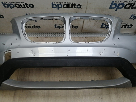 AA046507; Бампер передний; без паркт.; без омыват. (51117303750) для BMW Х1 I (E84) рест. (2012-2015)/БУ; Оригинал; Р1, Мелкий дефект; 