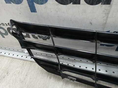 Фотография детали AA045452; Решетка радиатора (A1698801583) для Mercedes-Benz A-klasse II рест. (W169) (2008-2012)/БУ; Оригинал; Р1, Мелкий дефект; . Фото номер 7