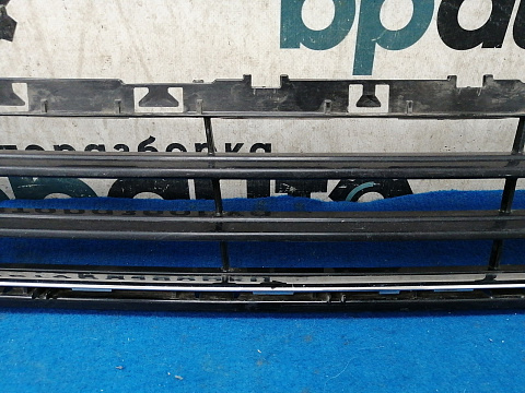 Фотография детали AA032261; Решетка переднего бампера (DS73-17B968-K) для Ford Mondeo/БУ; Оригинал; Р1, Мелкий дефект; . Фото номер 5