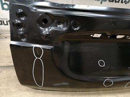 AA037278; Крышка багажника; под камер. (5801B818) для Mitsubishi Outlander/Нов с деф; Оригинал; Р1, Мелкий дефект; 