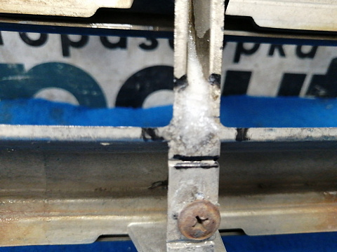 Фотография детали AA030379; Решетка радиатора (86351-2W050) для Hyundai Santa Fe III (2012 - 2015)/БУ; Оригинал; Р2, Удовлетворительное; . Фото номер 19