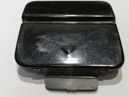 AA044638; Заглушка буксир. крюка заднего бампера (51127033711) для BMW 5 серия V Sedan (Е60) (2002-2007)/БУ; Оригинал; Р1, Мелкий дефект; 