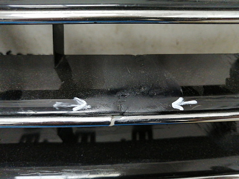 Фотография детали AA030403; Решётка радиатора; под паркт. (4G0 853 651 AE) для Audi A6 IV (C7) рест. Sedan (2014-н.в.)/БУ; Оригинал; Р2, Удовлетворительное; . Фото номер 4