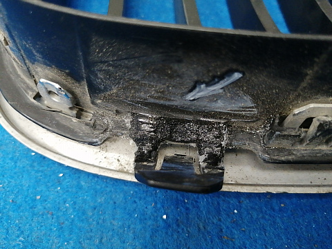 Фотография детали AA031465; Решетка радиатора левая, 13 перемычек (51137211657) для BMW 7 серия F01 F02/БУ; Оригинал; Р1, Мелкий дефект; . Фото номер 7