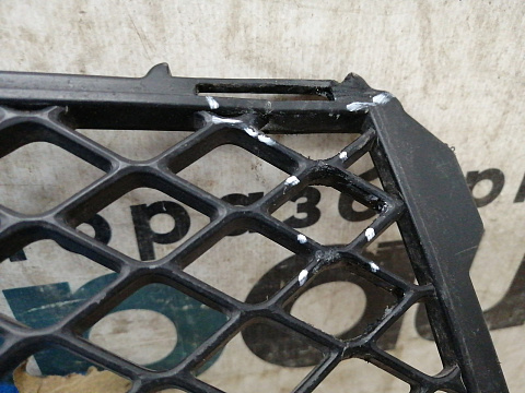 Фотография детали AA033360; Решётка переднего бампера нижняя (6400A827) для Mitsubishi Lancer/БУ; Оригинал; Р1, Мелкий дефект; . Фото номер 3