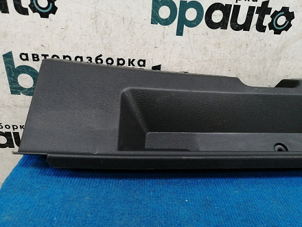 AA036193; Накладка задней панели (6RU863459A) для Volkswagen Polo/БУ; Оригинал; Р1, Мелкий дефект; 