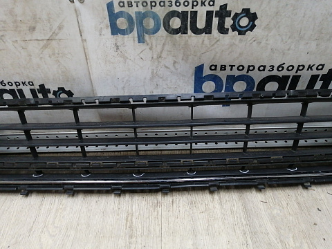 Фотография детали AA046151; Решетка переднего бампера (5G0853677A) для Volkswagen Golf/БУ; Оригинал; Р1, Мелкий дефект; . Фото номер 5