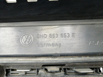 AA028299; Решетка радиатора (5N0853653E) для Volkswagen Tiguan I рест. (2011- 2016)/БУ; Оригинал; Р2, Удовлетворительное; 