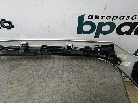 Фотография детали AA008097; Накладка на крышку багажника (BHN9-50811) для Mazda 3 BM/БУ; Оригинал; Р0, Хорошее; . Фото номер 9