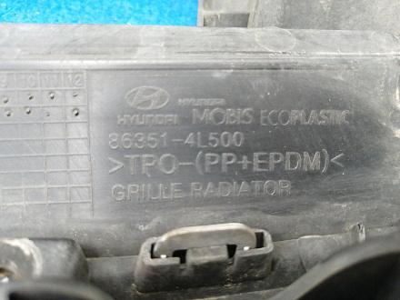 AA021621; Решетка радиатора (86351-4L500) для Hyundai Solaris/БУ; Оригинал; Р1, Мелкий дефект; 