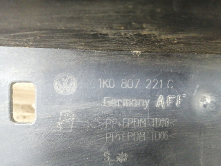 AA024371; Бампер передний; без паркт.; под омыват. (1K0807221C) для Volkswagen Jetta V (2005- 2010)/БУ; Оригинал; Р1, Мелкий дефект; 