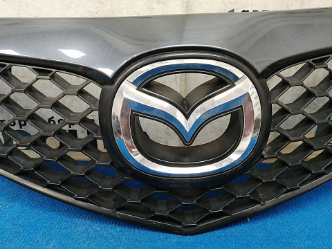 Фотография детали AA036916; Решетка радиатора (BR5S-50711) для Mazda 3 BK/БУ; Оригинал; Р0, Хорошее; (36C) Темно-серый. Фото номер 4