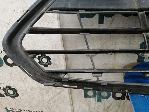 Фотография детали AA032264; Решетка переднего бампера (BS71-17B968-A) для Ford Mondeo/БУ; Оригинал; Р1, Мелкий дефект; . Фото номер 19
