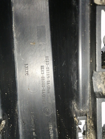 Фотография детали AA045550; Решетка переднего бампера правая; под паркт. (HK83-8B289-BA) для Jaguar F-Pace I (2016-2020)/БУ; Оригинал; Р0, Хорошее; . Фото номер 10