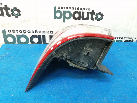 Фотография детали AA017911; Фонарь в крыло левый (81561-60750) для Toyota Land Cruiser 200 (2008 — 2012)/БУ; Оригинал; Р1, Мелкий дефект; . Фото номер 4