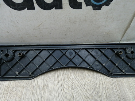 AA045455; Площадка под номер переднего бампера (52114-33370) для Toyota Camry 55 рест. (2014 — 2017)/БУ; Оригинал; Р0, Хорошее; 