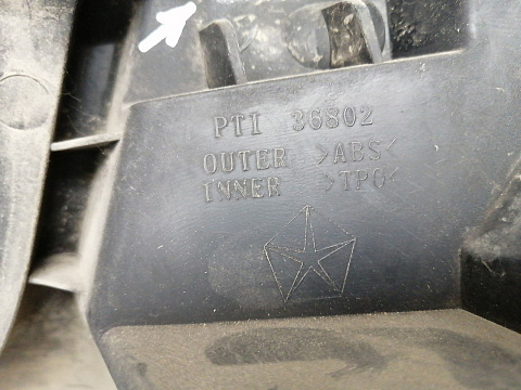 Фотография детали AA032712; Решетка радиатора (57010708AD) для Jeep Grand Cherokee IV (2010-2013)/БУ; Оригинал; Р1, Мелкий дефект; . Фото номер 28