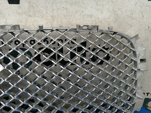 Фотография детали AA032701; Решетка радиатора (CX23-8A100-AA) для Jaguar XF I рест. (2011-2015)/БУ; Оригинал; Р1, Мелкий дефект; . Фото номер 2