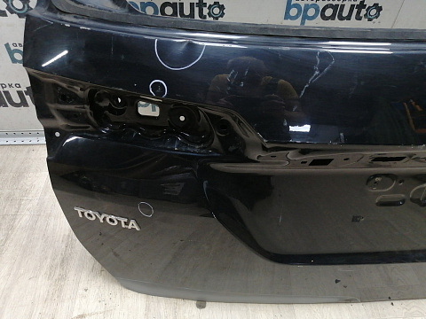 Фотография детали AA044915; Крышка багажника (67005-KK150) для Toyota Fortuner/БУ; Оригинал; Р3, Под восстановление; . Фото номер 6