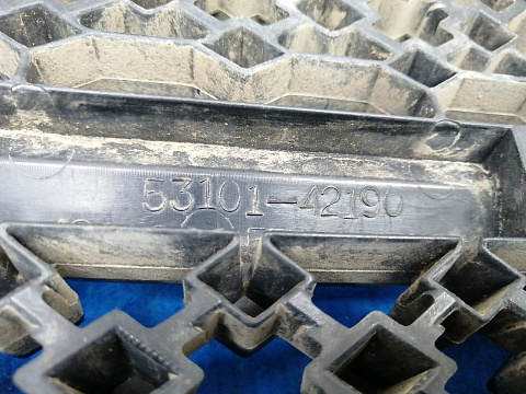 Фотография детали AA025669; Решетка радиатора (53101-42190) для Toyota Rav4/БУ; Оригинал; Р1, Мелкий дефект; . Фото номер 15