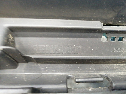AA032848; Решетка радиатора (8200752748) для Renault Logan I рест. (2009-2015)/БУ; Оригинал; Р1, Мелкий дефект; 
