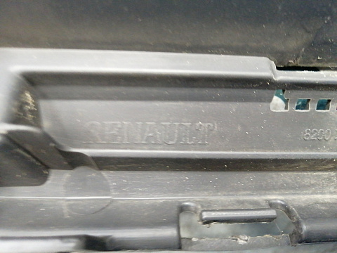 Фотография детали AA032848; Решетка радиатора (8200752748) для Renault Logan I рест. (2009-2015)/БУ; Оригинал; Р1, Мелкий дефект; . Фото номер 20
