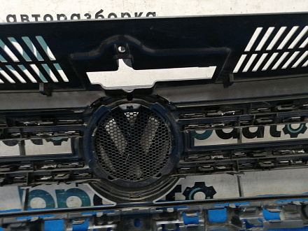 AA028210; Решетка радиатора (5N0853653 E) для Volkswagen Tiguan I рест. (2011- 2016)/БУ; Оригинал; Р1, Мелкий дефект; 