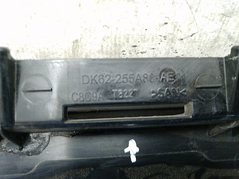 Фотография детали AA019894; Наклейка на стойку задней правой двери  (DK62-255A80-AE) для Land Rover Range Rover Sport/БУ; Оригинал; Р1, Мелкий дефект; . Фото номер 6