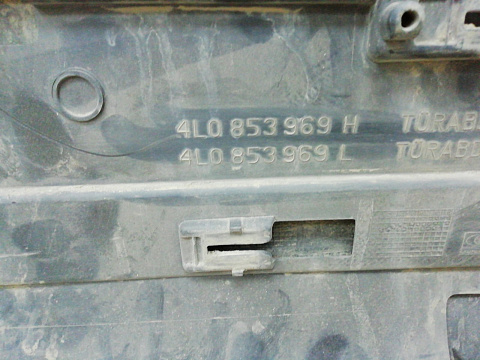 Фотография детали AA001012; Молдинг задней левой двери, с хром полосой (4L0 853 969 H) для Audi Q7/БУ; Оригинал; Р1, Мелкий дефект; . Фото номер 8
