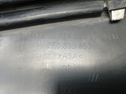 AA028309; Решетка радиатора (5E0 853 653) для Skoda Octavia/БУ; Оригинал; Р1, Мелкий дефект; 
