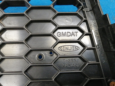 Фотография детали AA037768; Решетка переднего бампера (96813742) для Chevrolet Aveo I рест. Hatchback (2008- 2011)/БУ; Оригинал; Р2, Удовлетворительное; . Фото номер 17