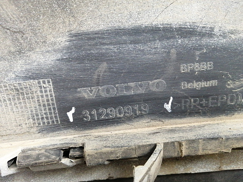 Фотография детали AA030128; Бампер задний; под паркт. (31290919) для Volvo V40 II (2012-2016)/БУ; Оригинал; Р1, Мелкий дефект; . Фото номер 16