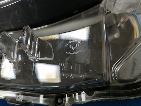 Фотография детали AA037184; Фара правая светодиодная (GW2F51030) для Mazda 6 III (GJ) рест. (2015-2018)/БУ; Оригинал; Р1, Мелкий дефект; . Фото номер 7
